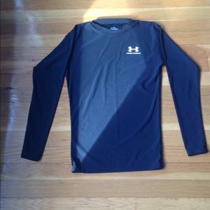 Black long sleeved under armour
